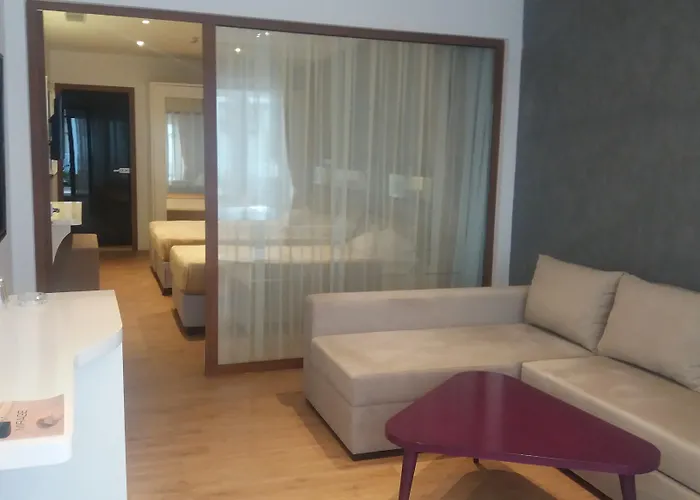 Mirage World 4* İcmeler