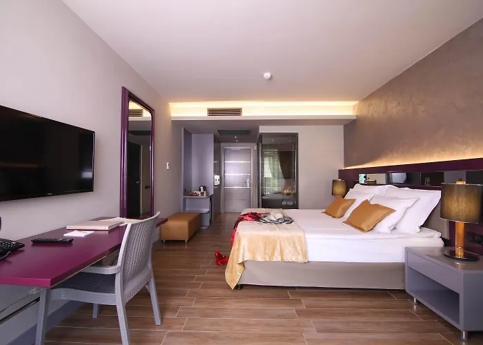 Mirage World Ξενοδοχείο 4*